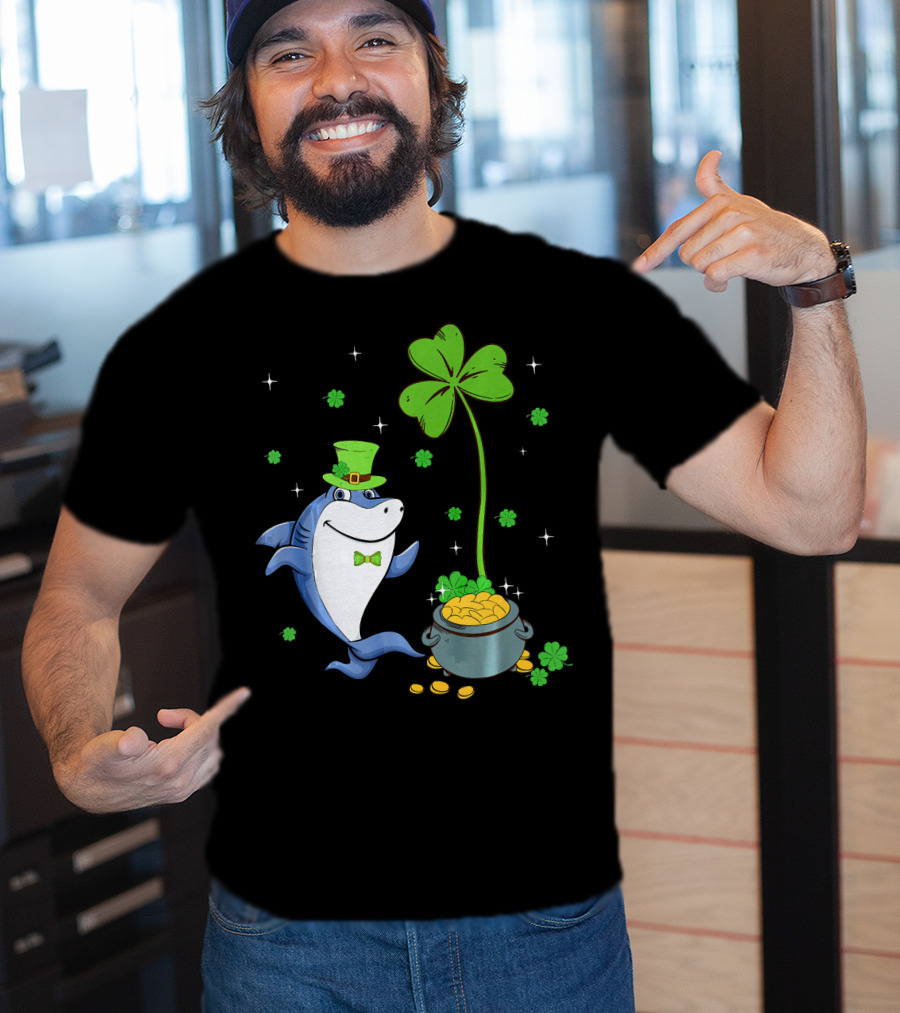 St Patricks Shamrock Leprechaun Shark With Pot Of Gold T-Shirt