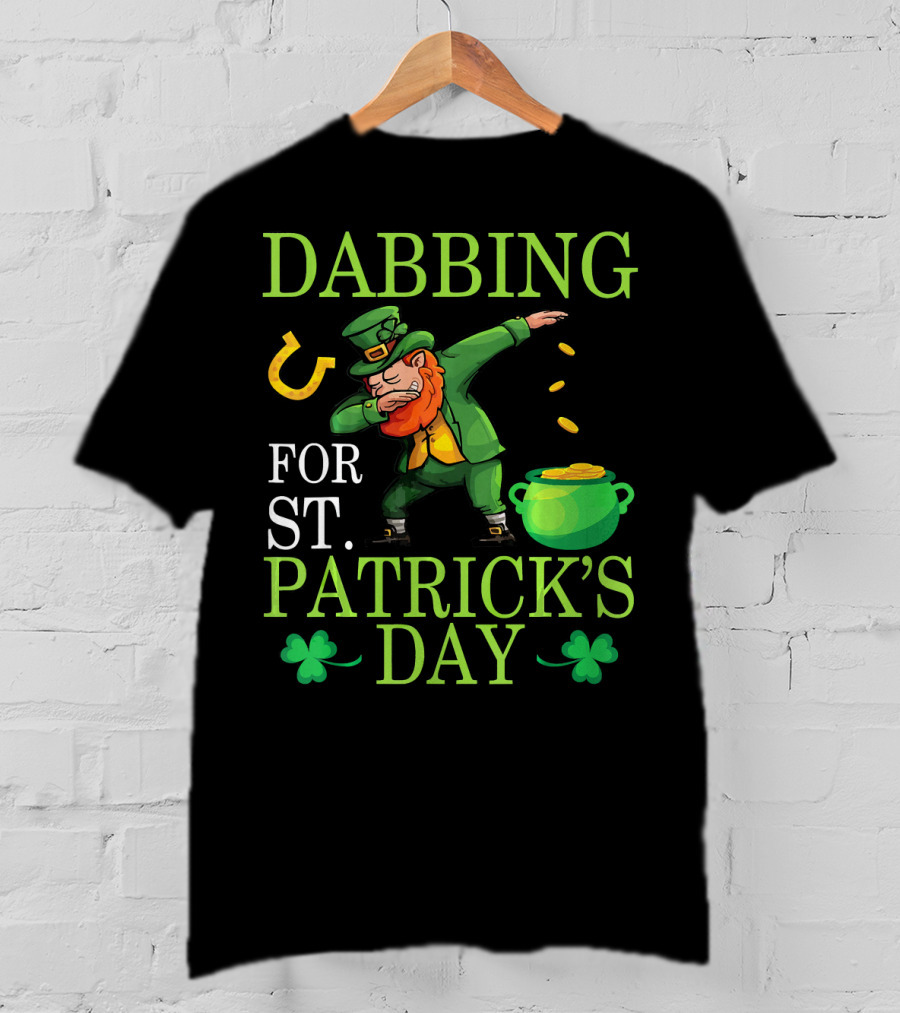Dabbing Leprechaun Sprinkling Gold For St. Patrick's Day T-Shirt