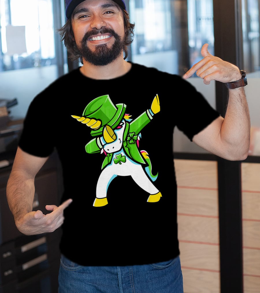 St Patricks Day Unicorn Dabbing Shamrock Hat T-Shirt