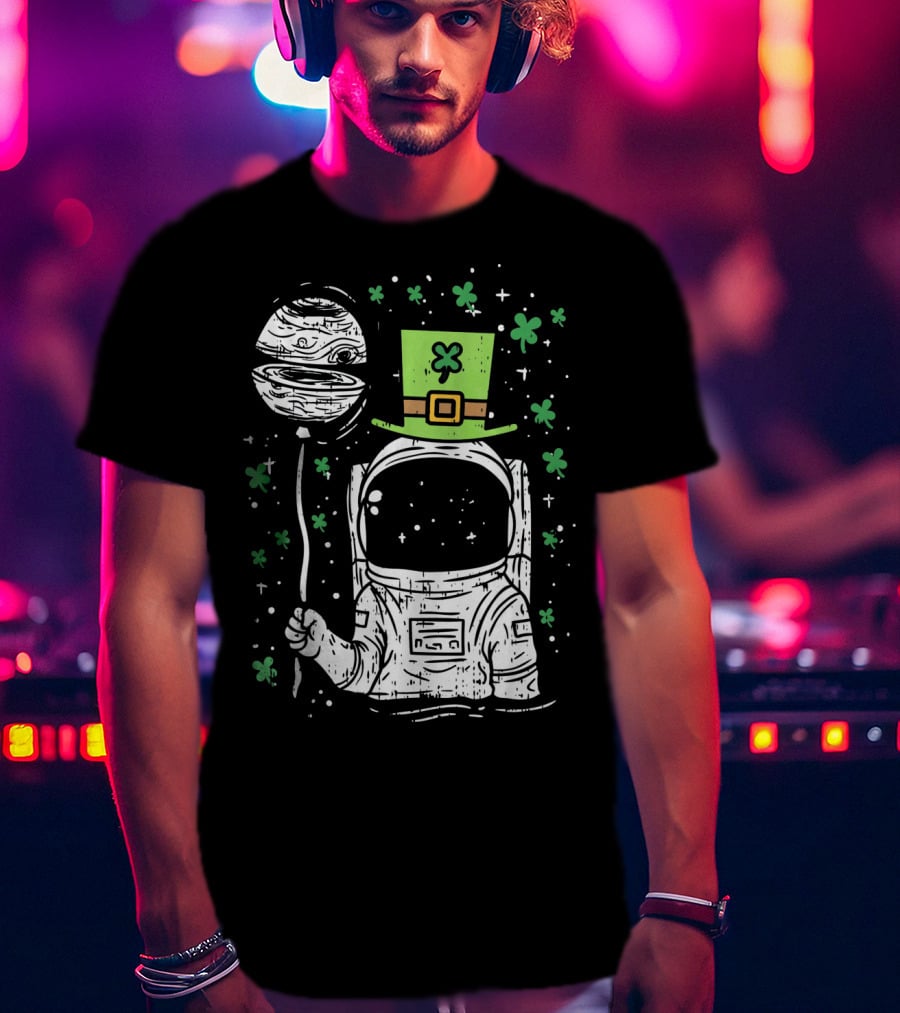 Irish Astronaut Holding Planet Balloon With Shamrocks And St Patrick's Hat T-Shirt