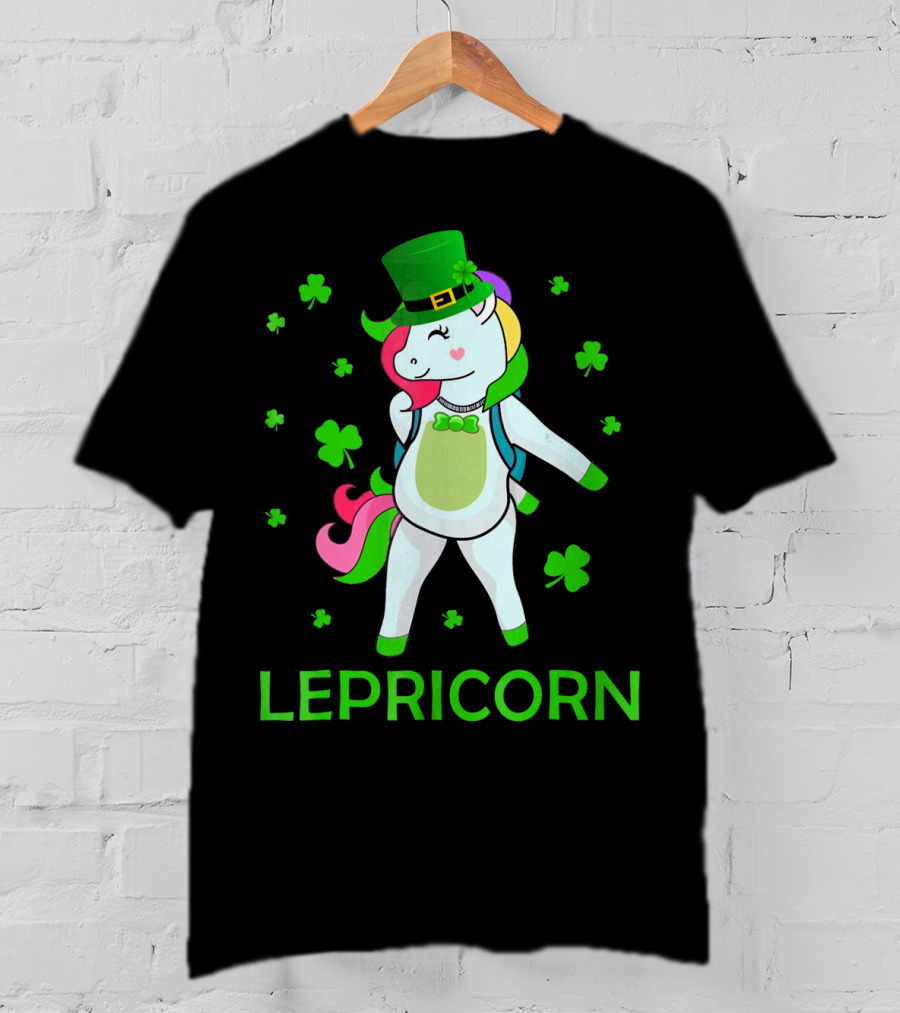 St Patricks Day Flossing Lepricorn Irish Unicorn With Green Hat And Shamrocks T-Shirt