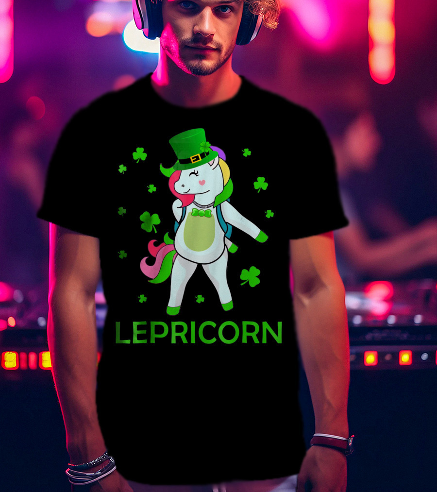 St Patricks Day Flossing Lepricorn Irish Unicorn With Green Hat And Shamrocks T-Shirt