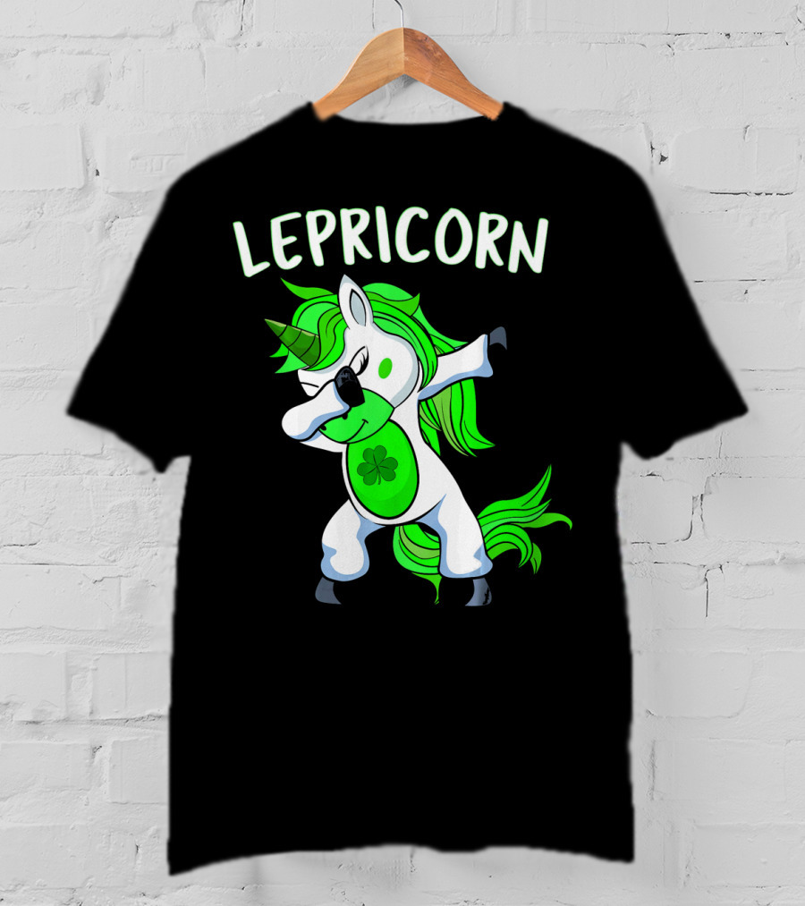 Lepricorn Dabbing Unicorn Leprechaun With Clover T-Shirt