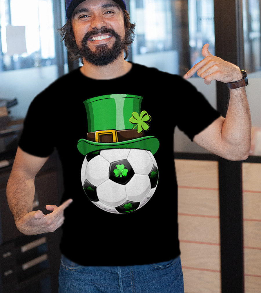 Leprechaun Soccer Funny St. Patrick's Day Hat With Shamrock Soccer Ball T-Shirt