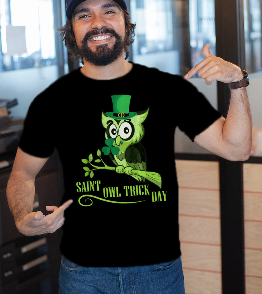 Saint Owl Trick Day Owl With Leprechaun Costume And Shamrock On Tree T-Shirt