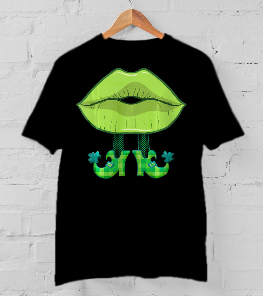 Kiss Lips Green Leprechaun Shoes Plaid Pattern St. Patrick's Day T-Shirt