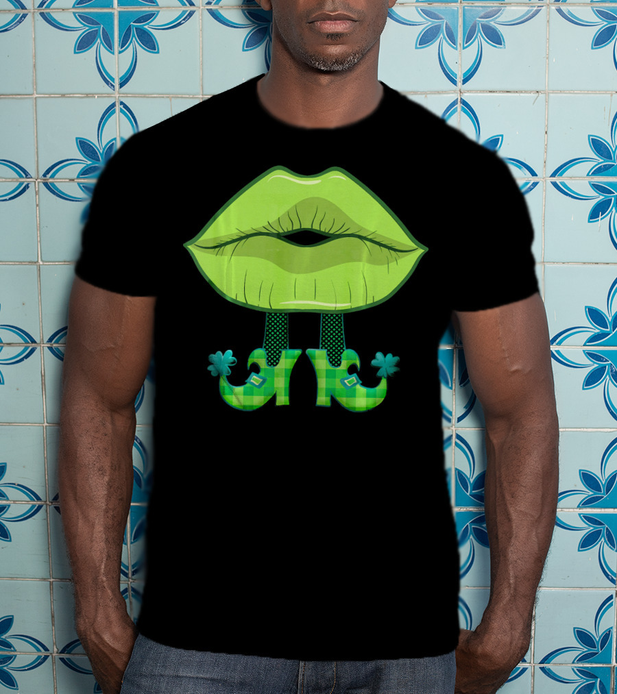 Kiss Lips Green Leprechaun Shoes Plaid Pattern St. Patrick's Day T-Shirt
