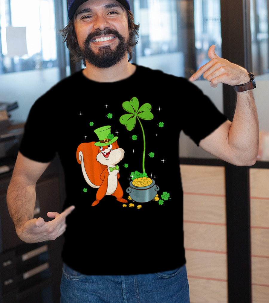 Leprechaun Squirrel With Shamrock And Pot Of Gold St Patricks T-Shirt