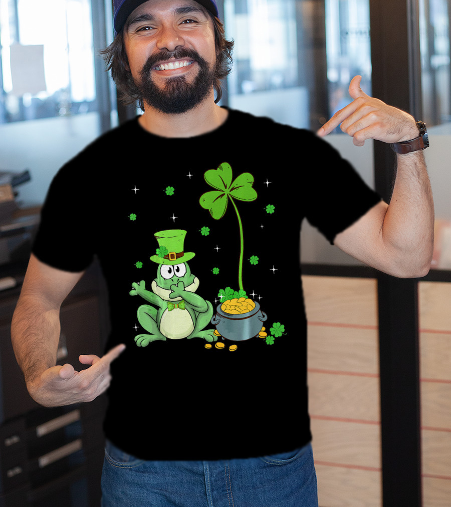 Shamrock Leprechaun Frog With Pot Of Gold And Clover Hat T-Shirt