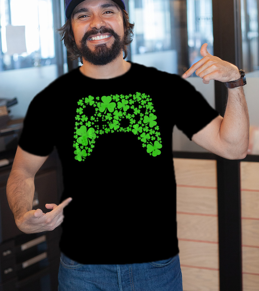 St Patricks Day Gamer Gaming Lucky Shamrock Controller T-Shirt