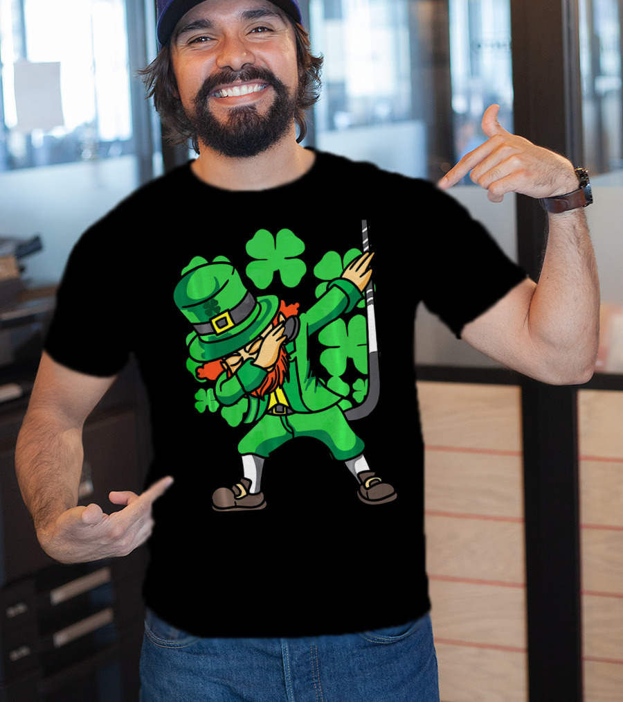 Dabbing Leprechaun Hockey Stick With Shamrocks St. Patrick's Day T-Shirt