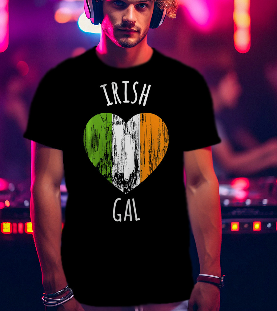 Irish Gal Heart With Irish Flag St. Patricks Day T-Shirt
