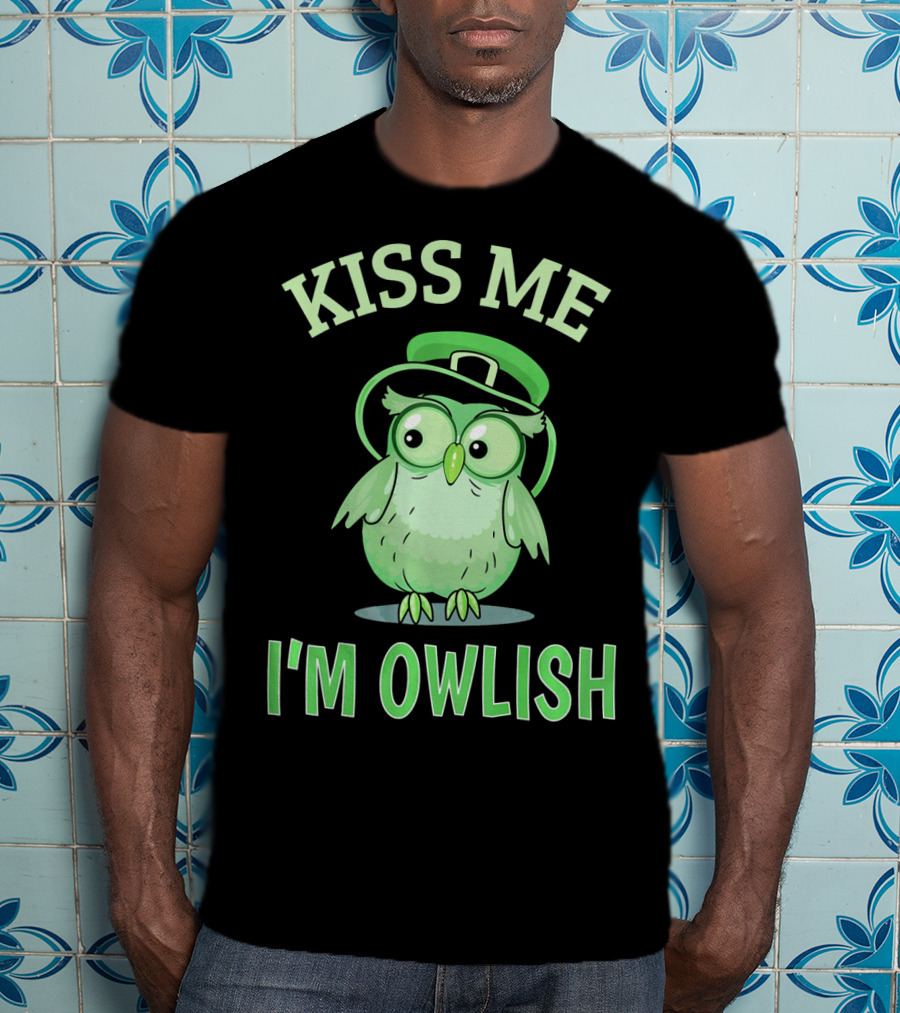 Kiss Me I'm Owlish Irish Owl With Leprechaun Hat T-Shirt