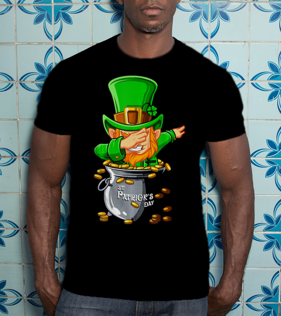 St Patrick's Day Dabbing Leprechaun With Pot Of Gold T-Shirt