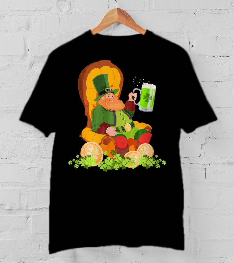 Leprechaun On Throne With Beer And Shamrocks St Patrick's Day T-Shirt