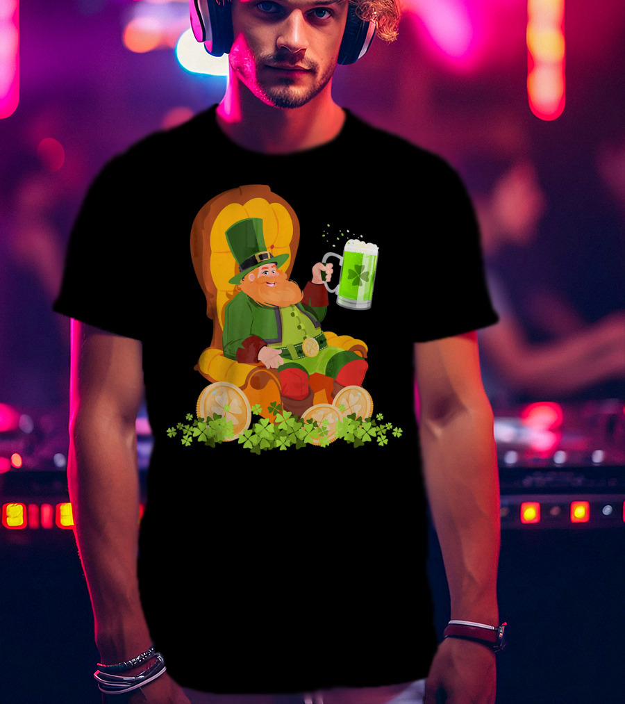 Leprechaun On Throne With Beer And Shamrocks St Patrick's Day T-Shirt