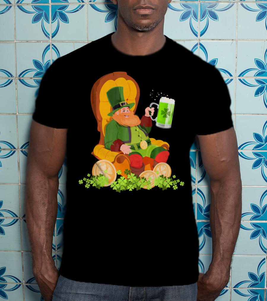 Leprechaun On Throne With Beer And Shamrocks St Patrick's Day T-Shirt