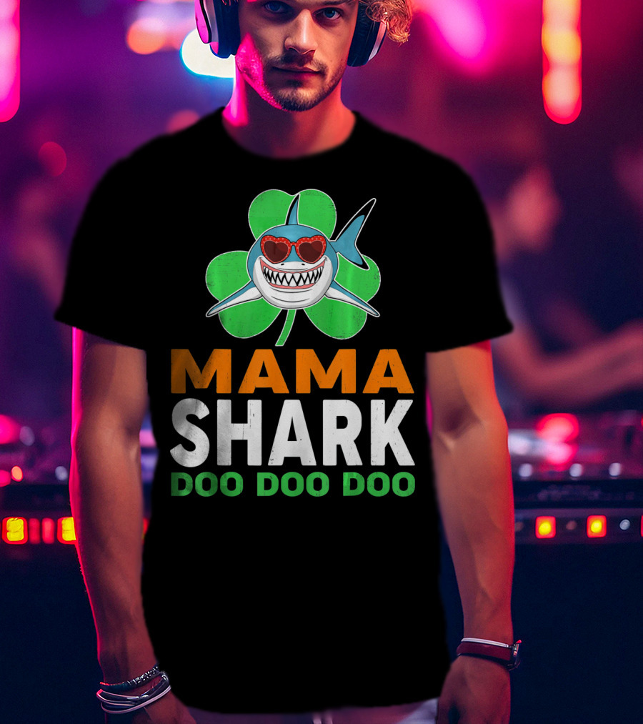 Mama Shark Doo Doo Doo St Patricks Day Shamrock T-Shirt