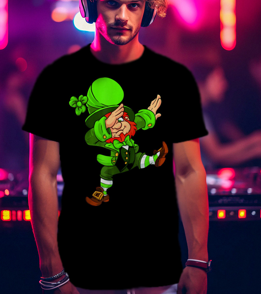 Funny Irish Dabbing Leprechaun With Green Hat And Shamrock T-Shirt