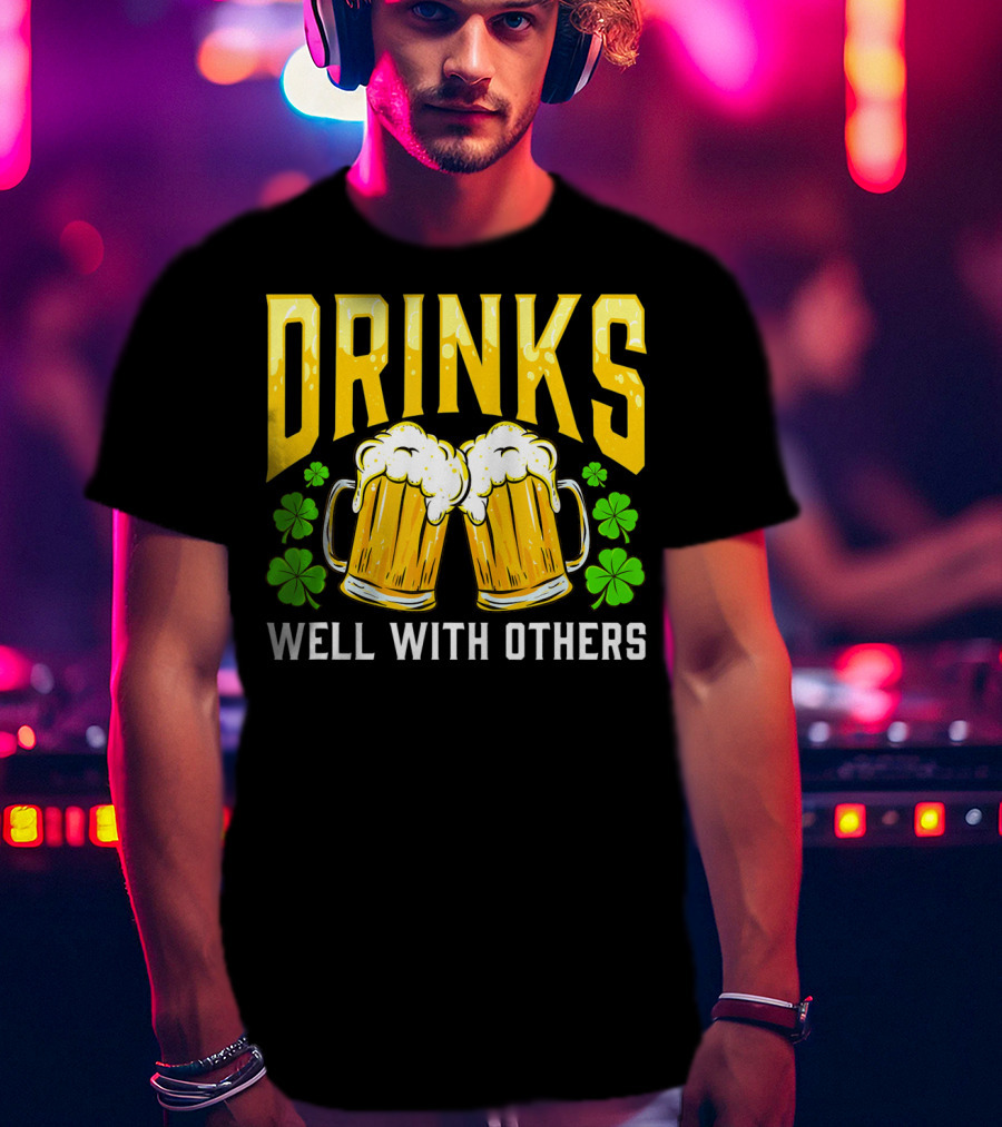 Drinks Well With Others Shamrock Beer Mugs St Pats T-Shirt