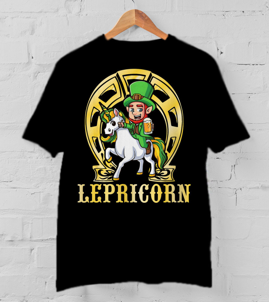 LEPRICORN Leprechaun Riding Unicorn Drinking Beer T-Shirt