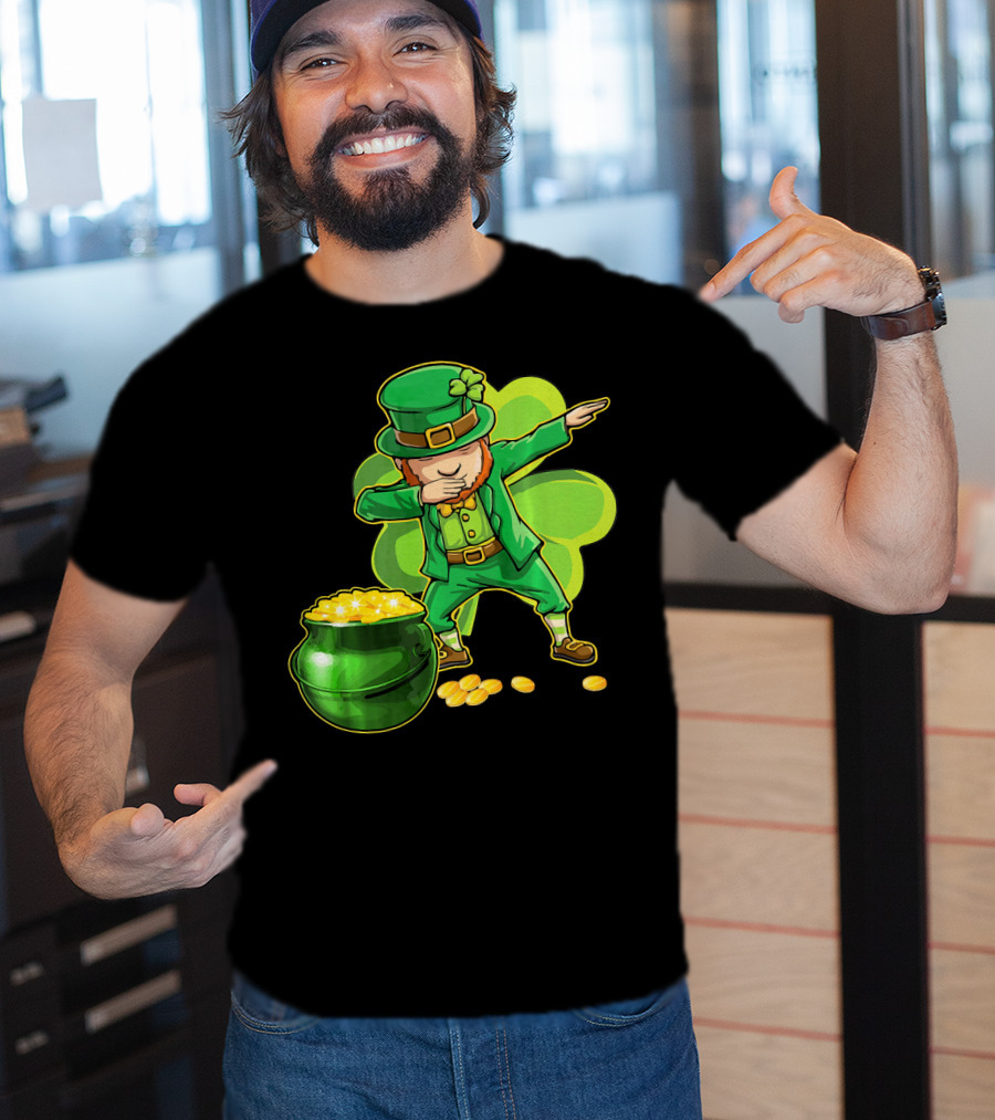 Dabbing Leprechaun Pot Of Gold Shamrock Dance T-Shirt