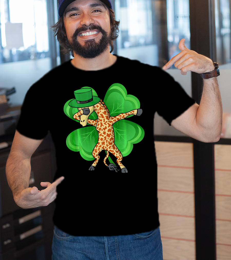 Dabbing Giraffe Leprechaun Shamrock St. Patrick's Day T-Shirt