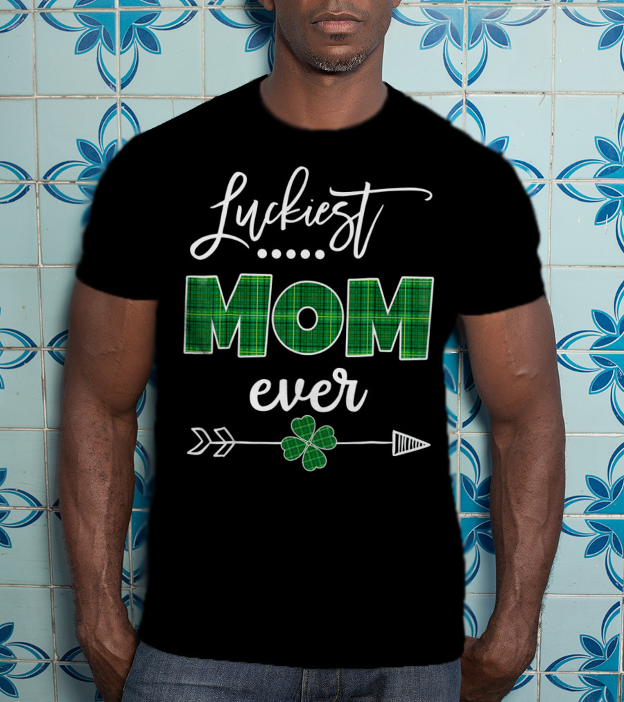 Luckiest Mom Ever St Patricks Day Four Leaf Clover Arrow T-Shirt