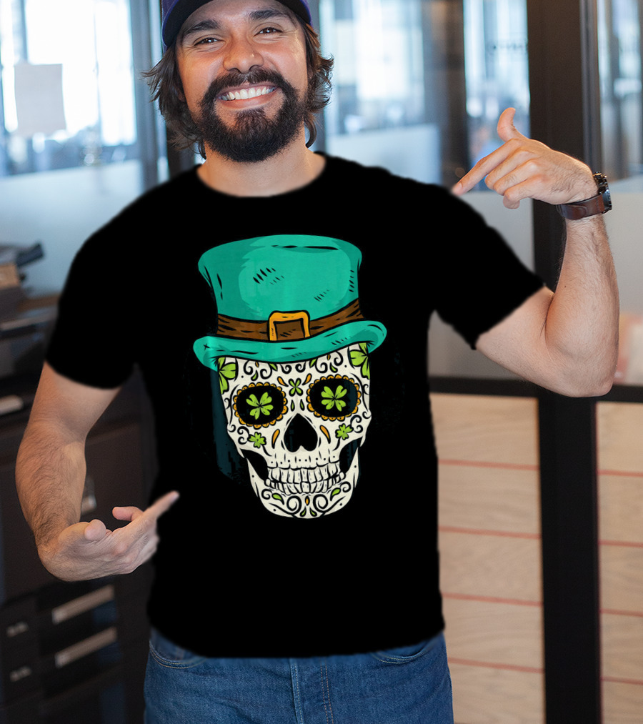 Lucky St. Patrick's Day Green Irish Skull With Celtic Shamrocks And Top Hat T-Shirt