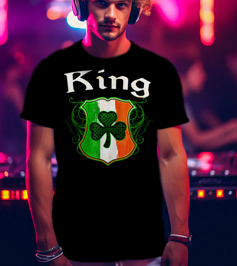 King Surname Irish Shamrock Crest T-Shirt