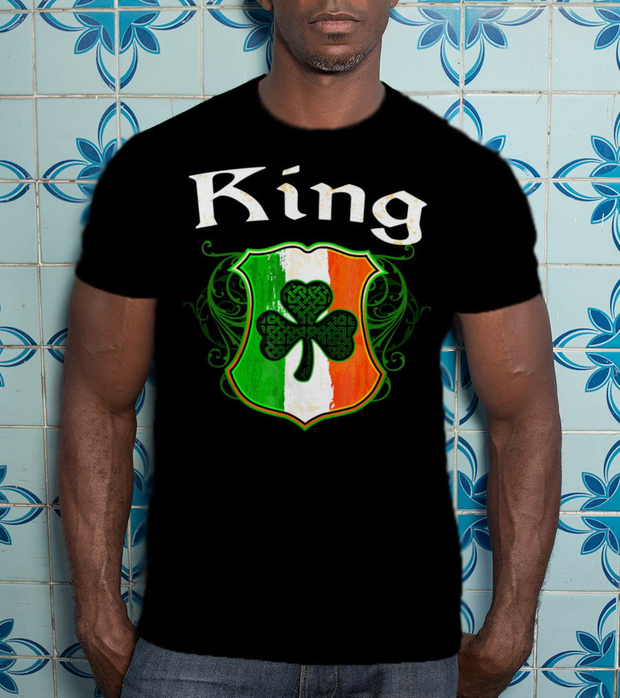 King Surname Irish Shamrock Crest T-Shirt