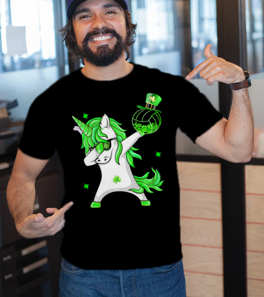 Happy St Patricks Day Dabbing Unicorn With Shamrock Hat And Green Hair T-Shirt