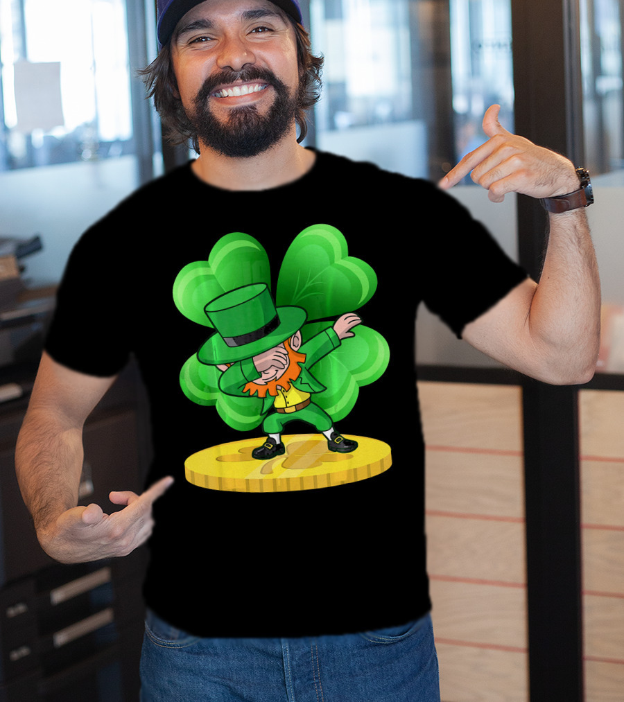 Irish St Patricks Day Dabbing Leprechaun On Shamrock Coin T-Shirt