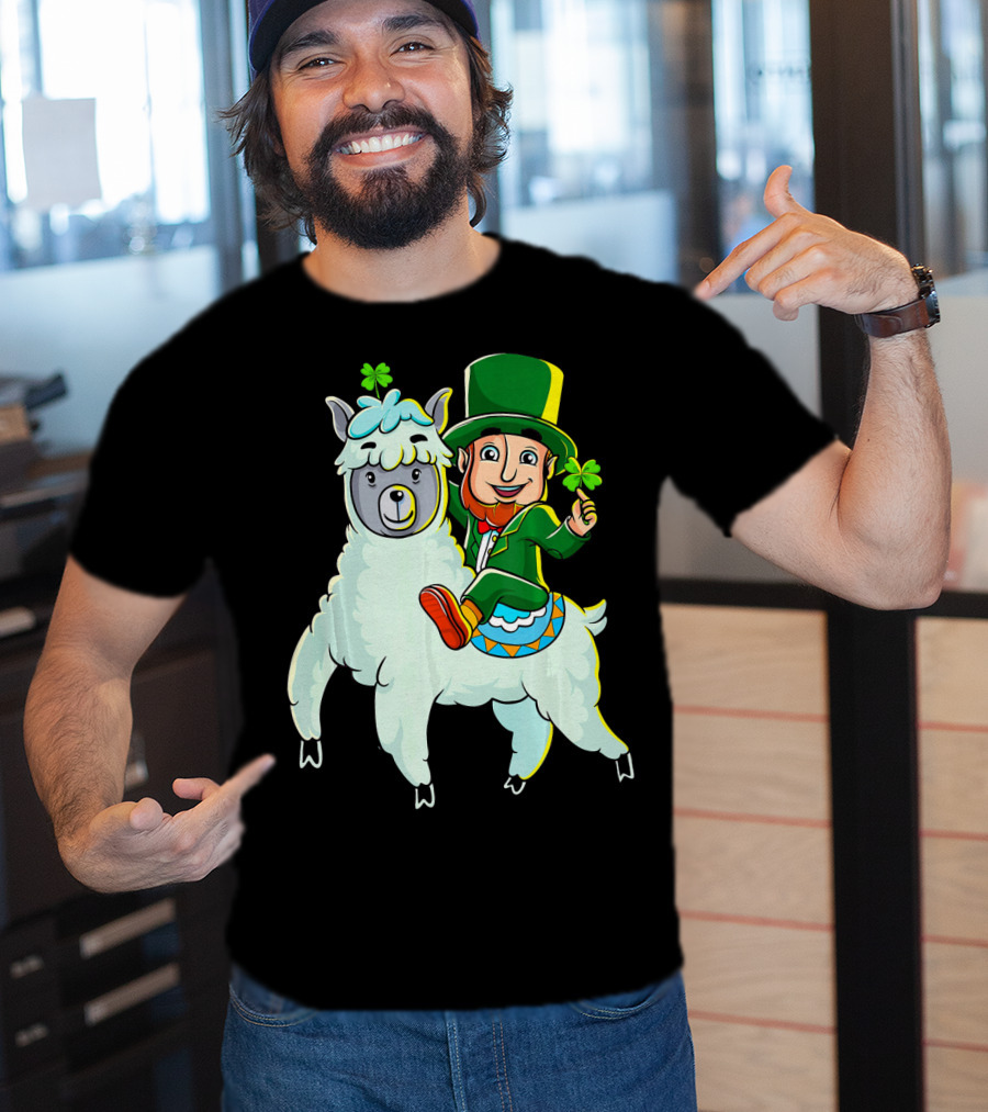 Leprechaun Riding Llama Clover Hat Green Suit Cartoon T-Shirt