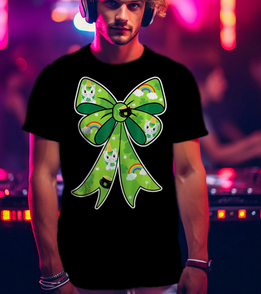Girls St Patrick's Day Unicorn Bow With Rainbows And Shamrocks T-Shirt