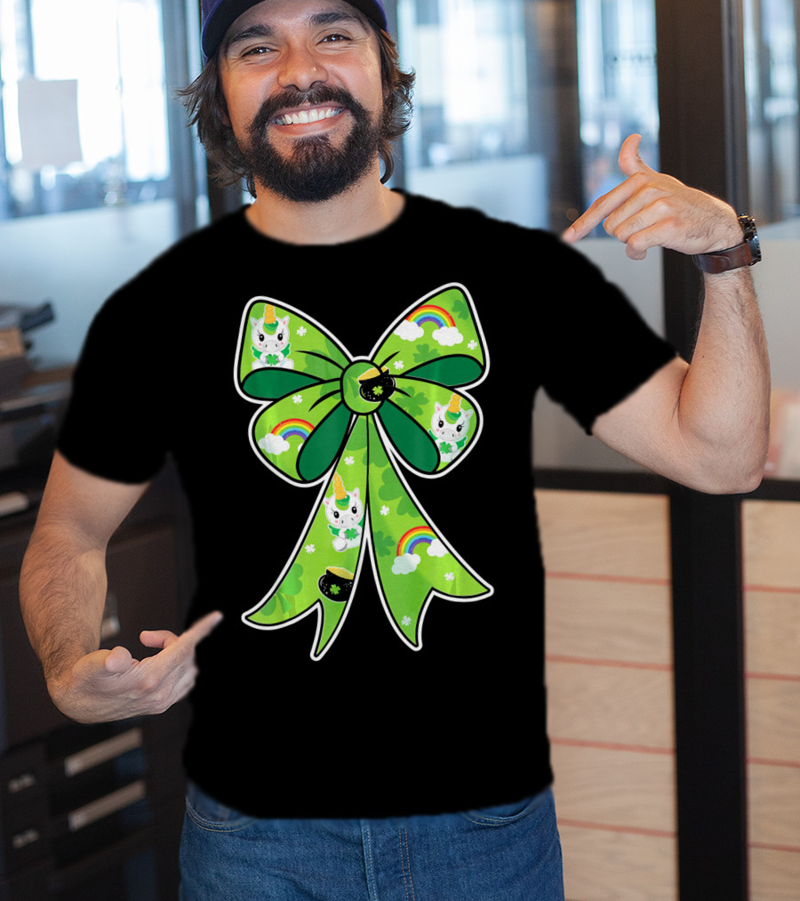 Girls St Patrick's Day Unicorn Bow With Rainbows And Shamrocks T-Shirt