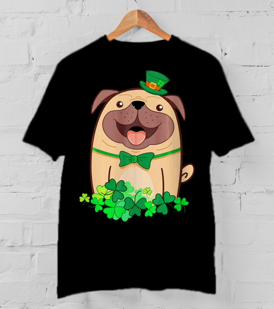 Cute Pug With Leprechaun Hat And Shamrocks T-Shirt