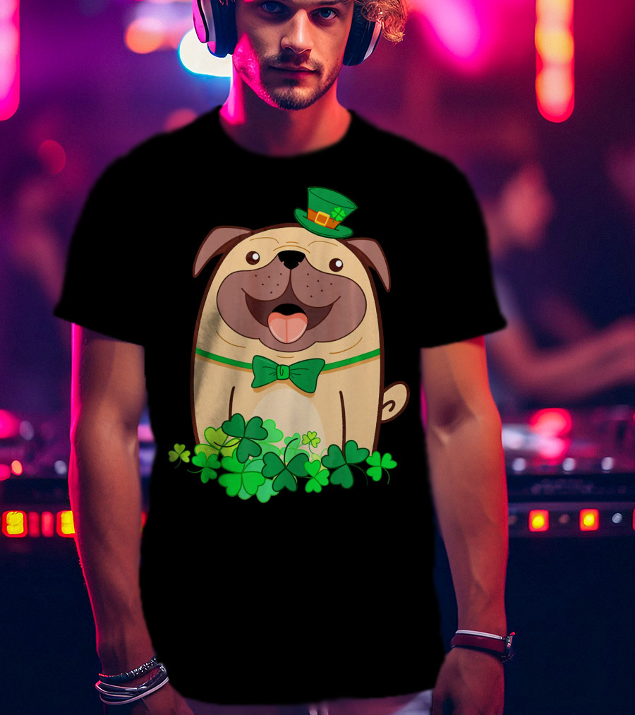 Cute Pug With Leprechaun Hat And Shamrocks T-Shirt