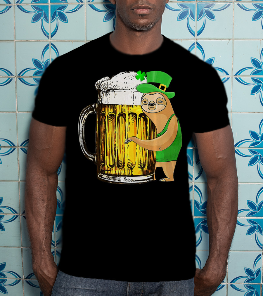 St Patricks Sloth Leprechaun With Beer Mug T-Shirt