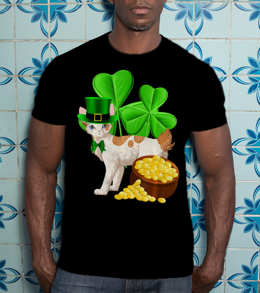 Japanese Bobtail Cat St Patricks Day Lucky Coins Shamrocks Leprechaun Hat T-Shirt