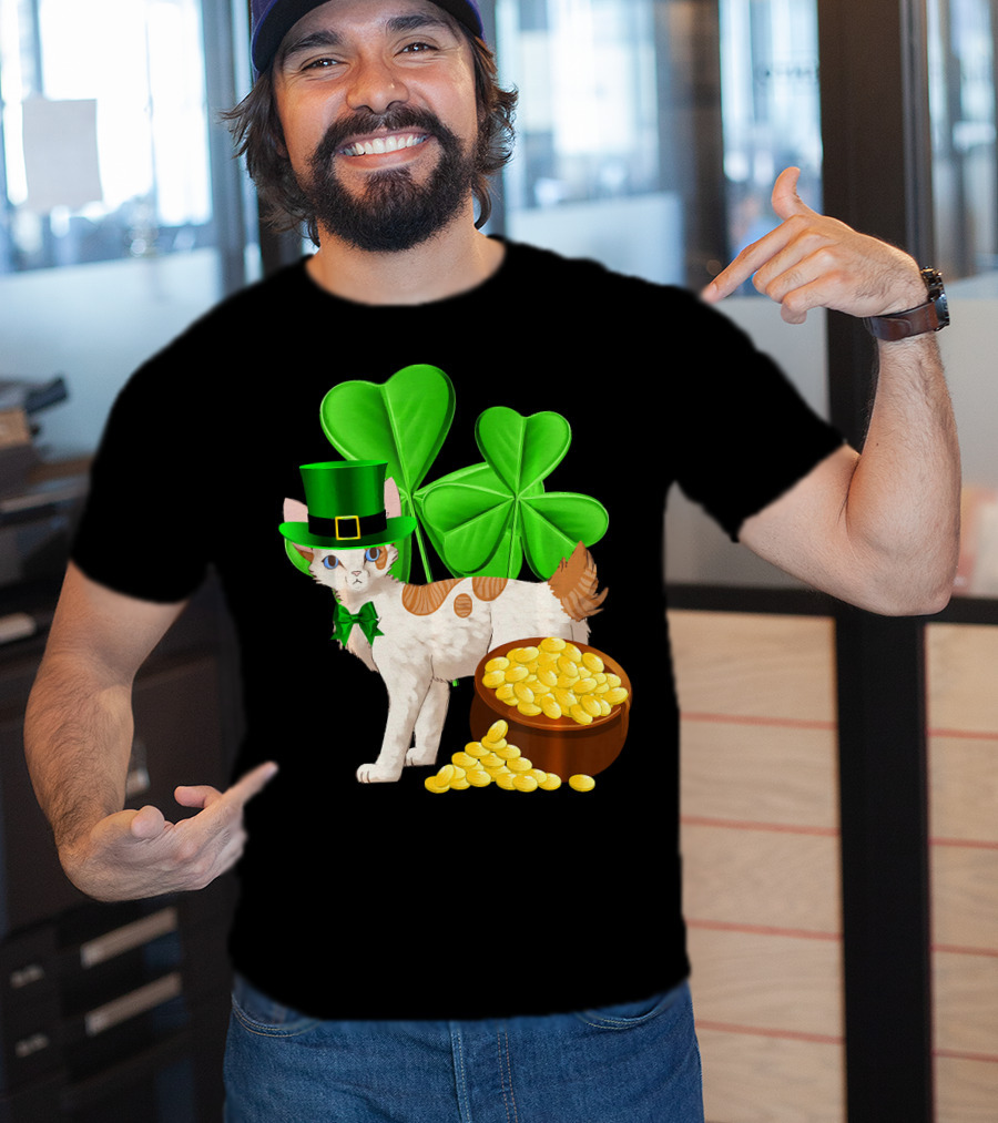 Japanese Bobtail Cat St Patricks Day Lucky Coins Shamrocks Leprechaun Hat T-Shirt