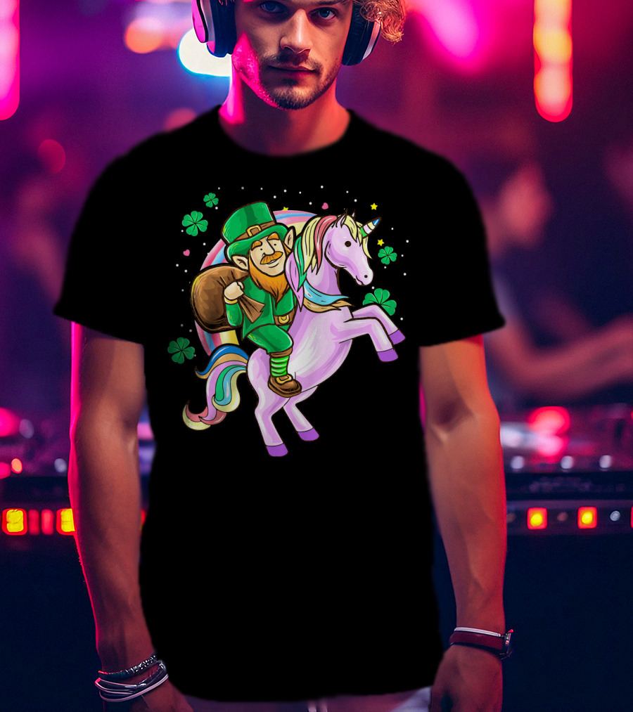 Mens Funny St Patricks Day Leprechaun Riding Unicorn With Shamrocks T-Shirt