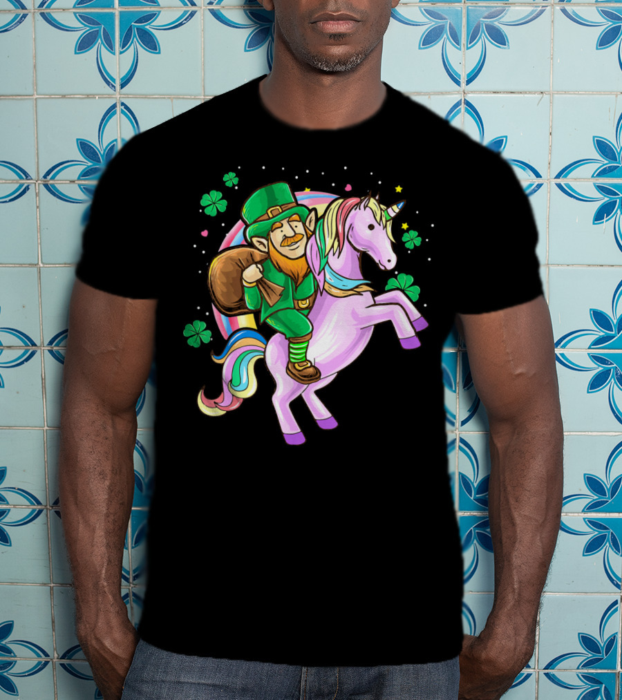Mens Funny St Patricks Day Leprechaun Riding Unicorn With Shamrocks T-Shirt