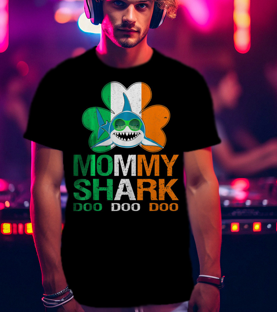 St Patricks Day Mommy Shark Doo Doo Doo Irish Shamrock T-Shirt