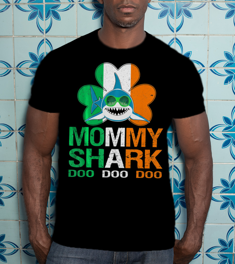 St Patricks Day Mommy Shark Doo Doo Doo Irish Shamrock T-Shirt