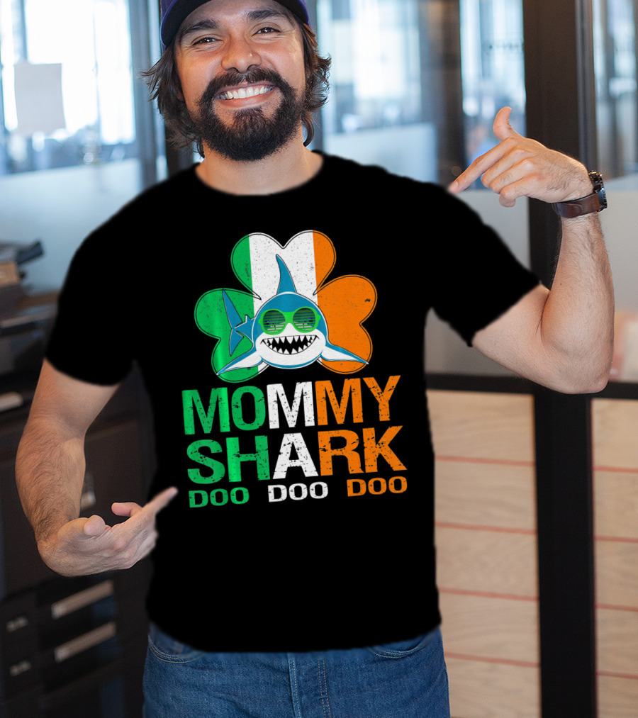 St Patricks Day Mommy Shark Doo Doo Doo Irish Shamrock T-Shirt