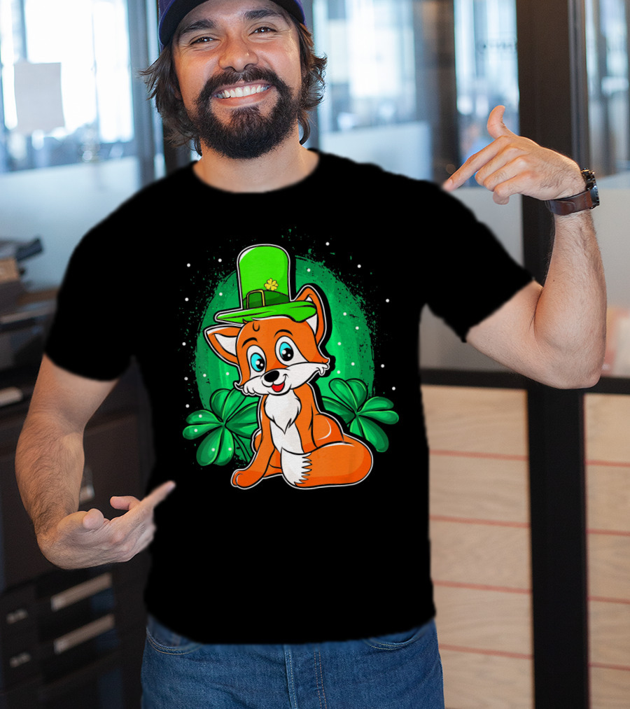 Four Leaf Clover Hat Fox Saint Patrick's Day T-Shirt