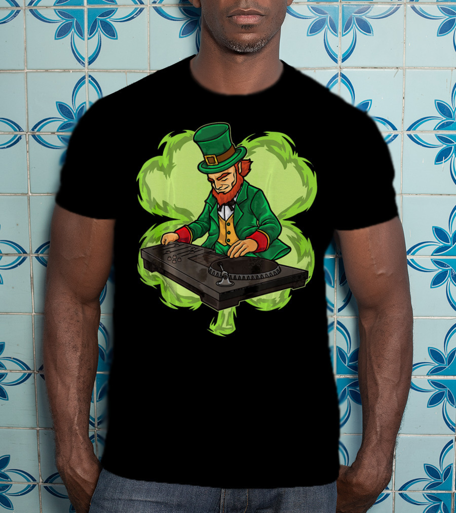 DJ Leprechaun Irish Luck Live On Stage With Turntable Shamrock T-Shirt