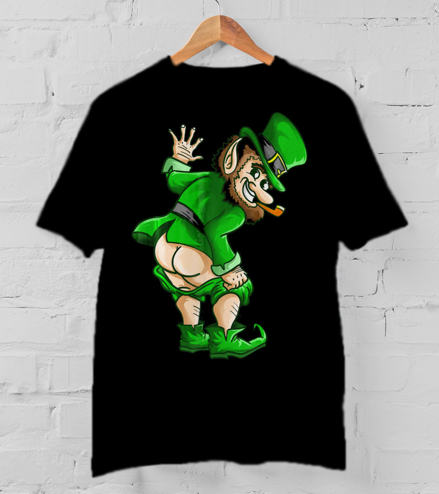 Mooning Leprechaun Mischievous Green Outfit Smoking Pipe T-Shirt