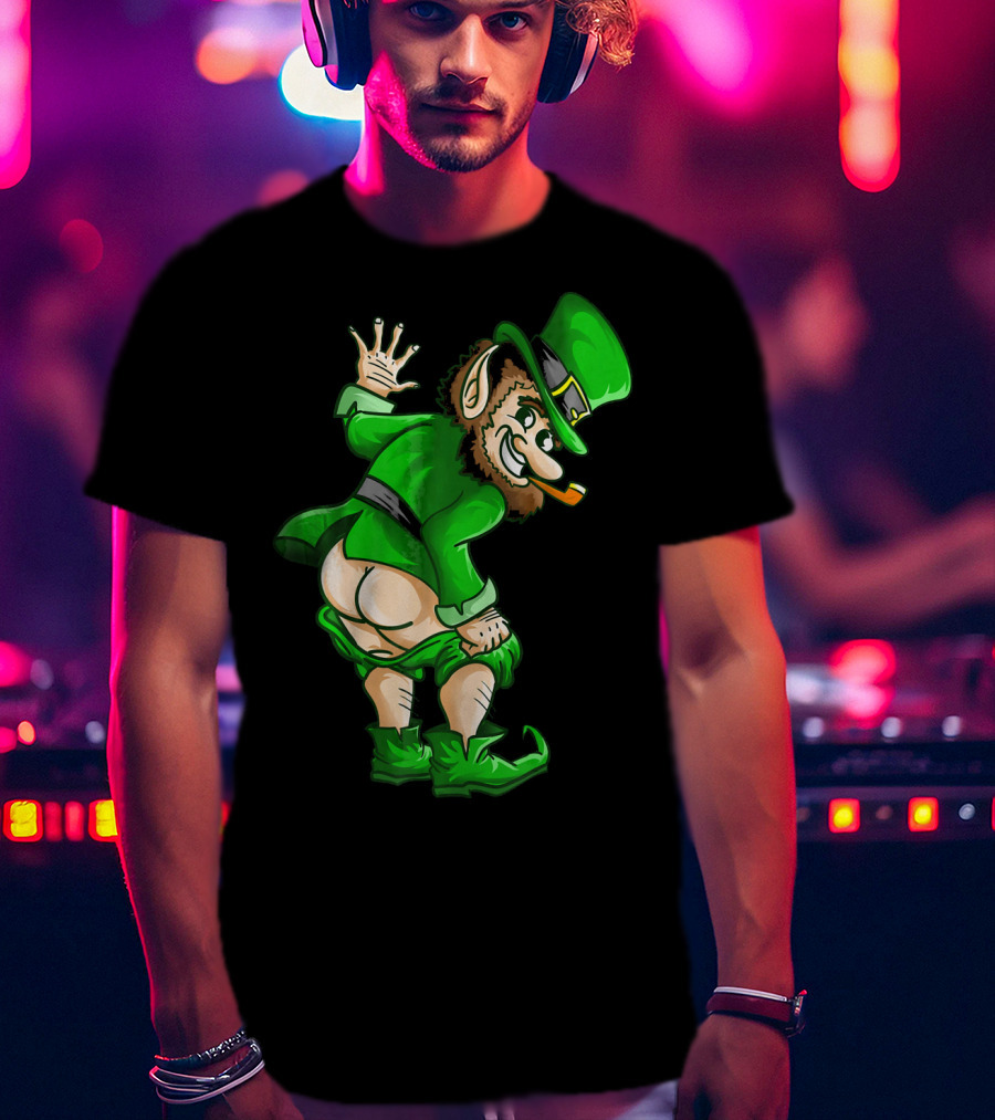 Mooning Leprechaun Mischievous Green Outfit Smoking Pipe T-Shirt
